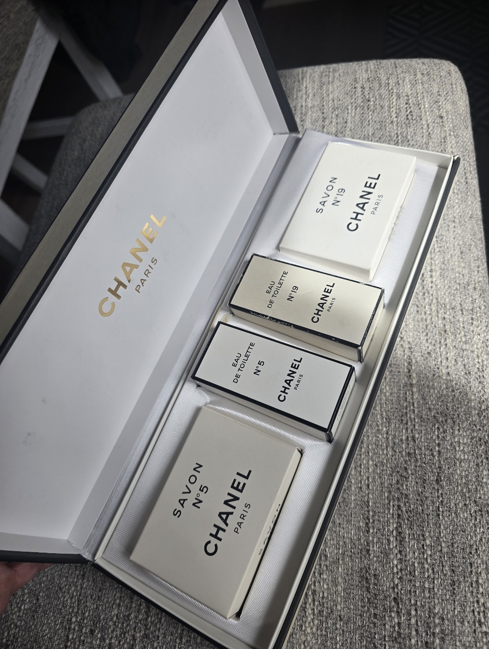 CHANEL White & Gold Mini Soap and Eau de Toilette Gift Set